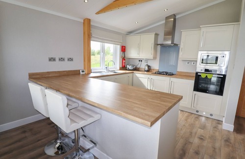 Oakmere Cottage | 40 DELAMERE POINT, pet friendly, with hot tub in Delamere