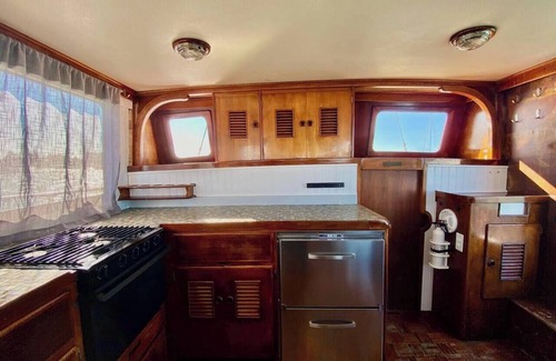 Key Largo Boat Rental | 40 Foot Double Cabin Trawler