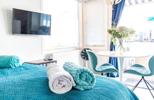 Hoofddorppleinbuurt Apartment | 40 m² Apartment ∙ 1 bedroom ∙ 2 guests