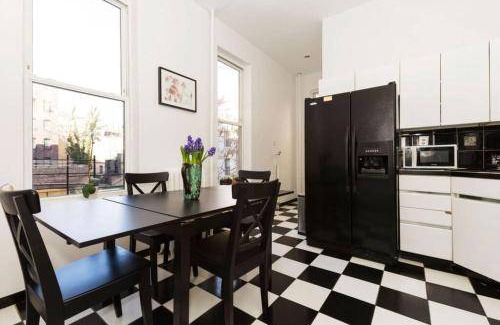 Ukrainian Village Apartment | 40 m² Apartment ∙ 4 bedrooms ∙ 8 guests