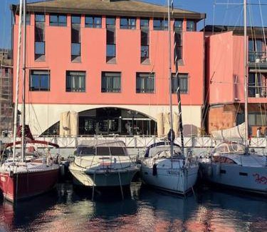Genoa Boat Rental | 40 m² Houseboat ∙ 1 bedroom ∙ 3 guests