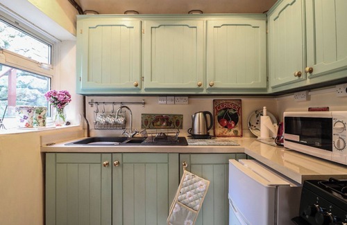 Cromford Cottage | 40 WATER LANE, pet friendly, with a garden in Cromford