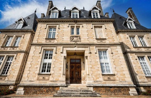 Saint-Jean-aux-Bois Apartment | 400 m² Apartment ∙ 8 bedrooms ∙ 17 guests