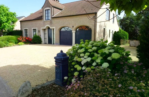 Heers House | 400 m² House ∙ 3 bedrooms ∙ 8 guests