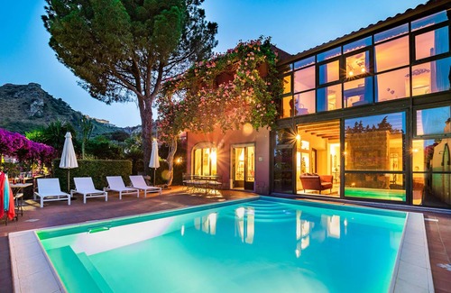 Taormina Villa | 400 m² Villa ∙ 5 bedrooms ∙ 10 guests