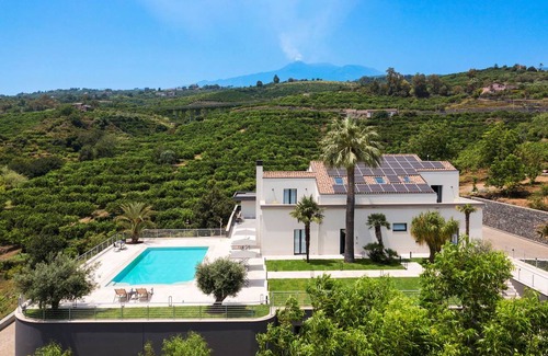 Mascali Villa | 400 m² Villa ∙ 6 bedrooms ∙ 11 guests