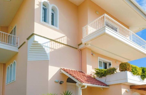 Kifisia Villa | 400 m² Villa ∙ 5 bedrooms ∙ 17 guests