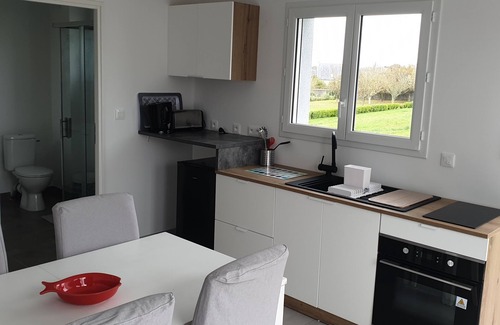 Ploudalmezeau Apartment | 400m from the beach, apartment in a pleasant setting