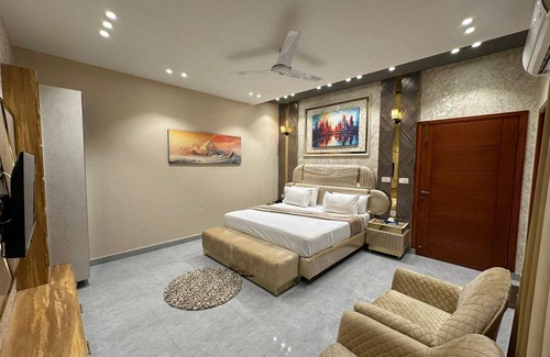 Multan Apartment | 4084 m² Apartment ∙ 17 bedrooms ∙ 30 guests