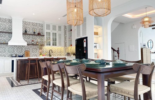 Bai Chay Villa | 410 m² Villa ∙ 6 bedrooms ∙ 23 guests