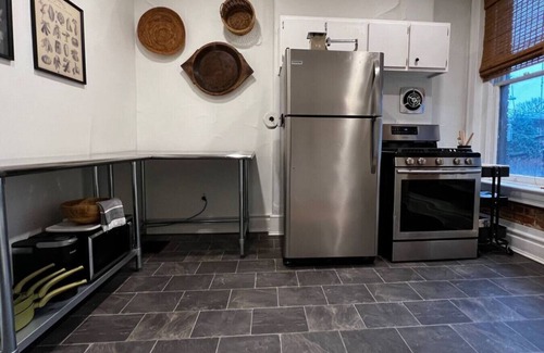Old Louisville Apartment | 416 #2 · Stellar Suites | Modern Farmhouse Apt | StJames Ct