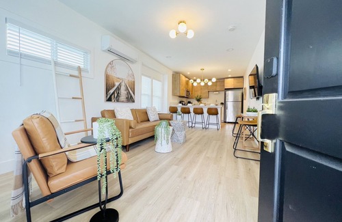 Corridor House | 4173-Newly renovated stylish home