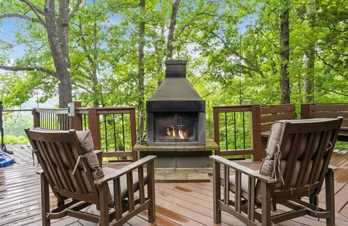 Blue Eye Cabin | 418 m² Lodge ∙ 6 bedrooms ∙ 16 guests