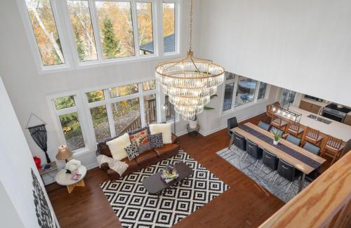 Lake of Bays House | 4200sqf Luxury Muskoka Estate in Lake of Bay, Huntsville