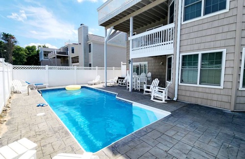 Croatan Beach House | 4207 m² House ∙ 4 bedrooms ∙ 15 guests