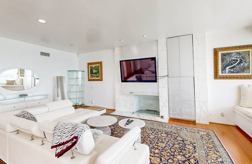 Malibu House | 423 m² House ∙ 4 bedrooms ∙ 10 guests