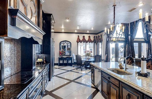 Lubbock House | 426 m² House ∙ 4 bedrooms ∙ 8 guests