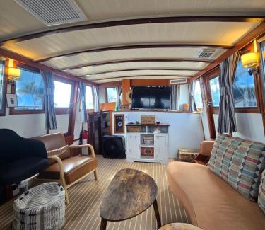 Key West Boat Rental | 43' Classic Trawler 5 Star Resort Pools, Views, Dining Free Shuttle to Downtown