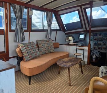 Key West Boat Rental | 43' Classic Trawler 5 Star Resort Pools, Views, Dining Free Shuttle to Downtown