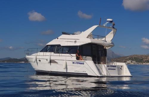 Empuriabrava Boat Rental | 43 ft motoryacht in Empuriabrava