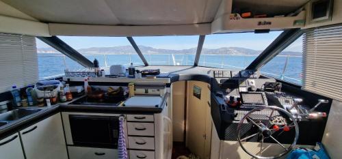 Empuriabrava Boat Rental | 43 ft motoryacht in Empuriabrava