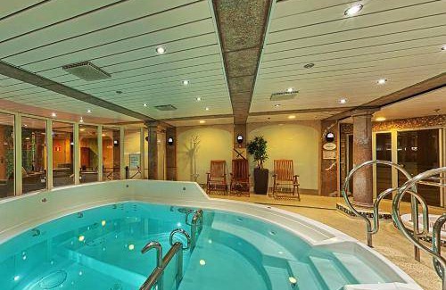 Katajanokka Boat Rental | 43 m² Houseboat ∙ 4 guests