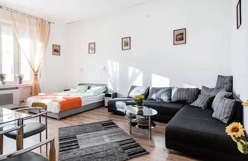 Csarnok negyed Apartment | 44 m² Apartment ∙ 1 bedroom ∙ 3 guests