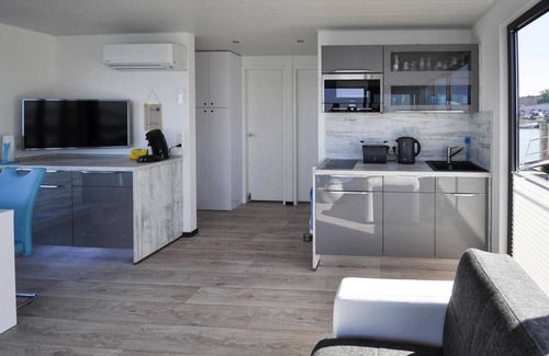 Ribnitz-Damgarten Boat Rental | 44 m² Houseboat ∙ 2 bedrooms ∙ 4 guests