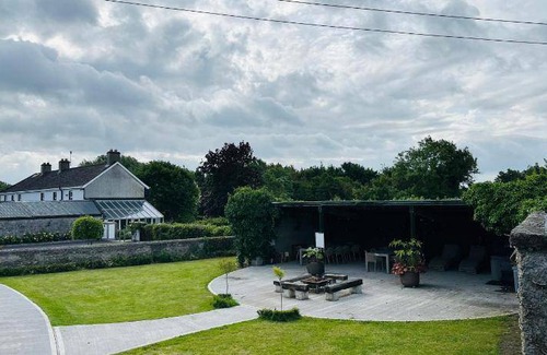 Stradbally Bed & Breakfast | 4400 m² Bed and breakfast ∙ 9 bedrooms ∙ 30 guests