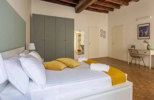 Como City Centre Apartment | 45 m² Apartment ∙ 1 bedroom ∙ 4 guests