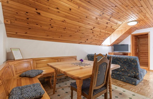 Prevalje Apartment | 45 m² Apartment ∙ 2 bedrooms ∙ 4 guests