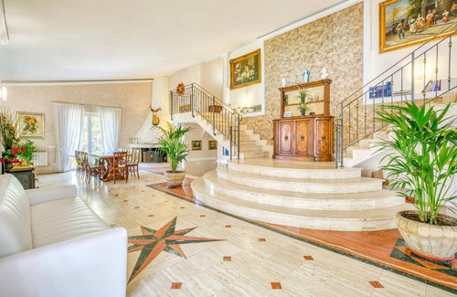 Isola Sacra House | 450 m² House ∙ 5 bedrooms ∙ 12 guests