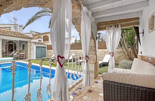 Jalon House | 450 m² House ∙ 6 bedrooms ∙ 14 guests