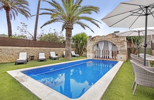 Jalon House | 450 m² House ∙ 6 bedrooms ∙ 14 guests
