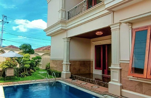 Tegalrejo Villa | 450 m² Villa ∙ 5 bedrooms ∙ 15 guests