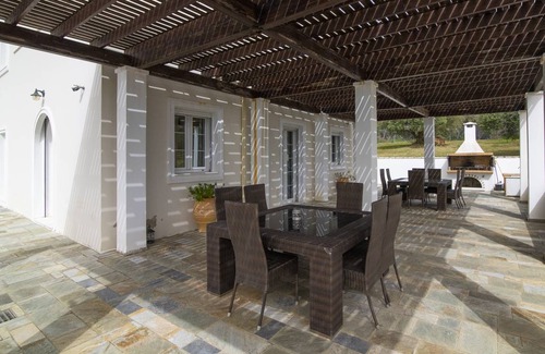 Killini Resort | 465 m² Luxury rental ∙ 4 bedrooms ∙ 8 guests