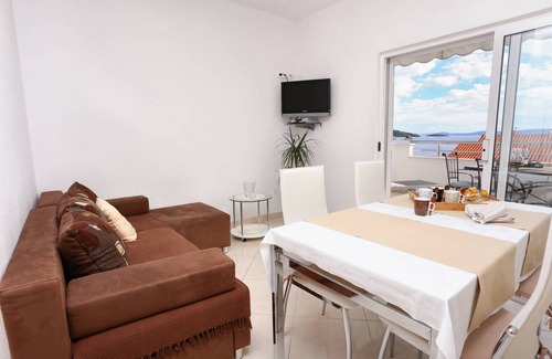 Seget Vranjica Apartment | 47 m² Apartment ∙ 2 bedrooms ∙ 5 guests