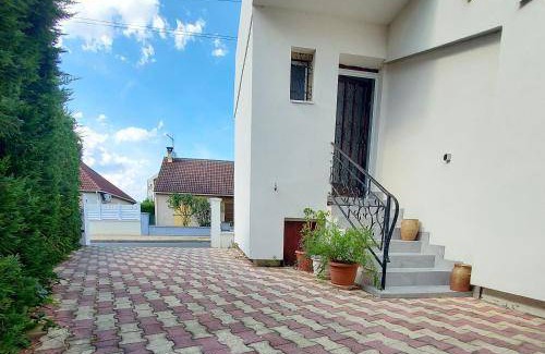 Moulins Apartment | 47 m² Apartment ∙ 2 bedrooms ∙ 6 guests