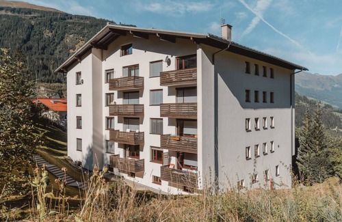 Bad Gastein Apartment | 47 m² Apartment ∙ 1 bedroom ∙ 4 guests