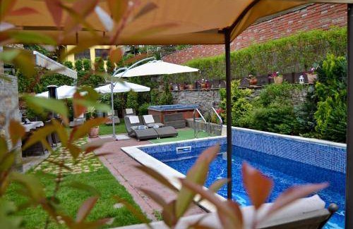 Velingrad Villa | 470 m² Villa ∙ 8 bedrooms ∙ 19 guests