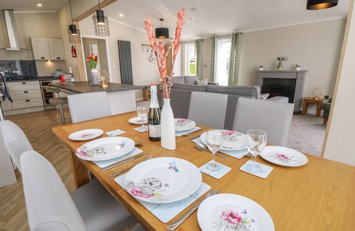 Bembridge Cottage | 48 CROSSWINDS, luxury holiday cottage, with pool in Bembridge