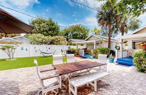 Sunset Beach Cottage | 49 m² Cabin ∙ 1 bedroom ∙ 4 guests