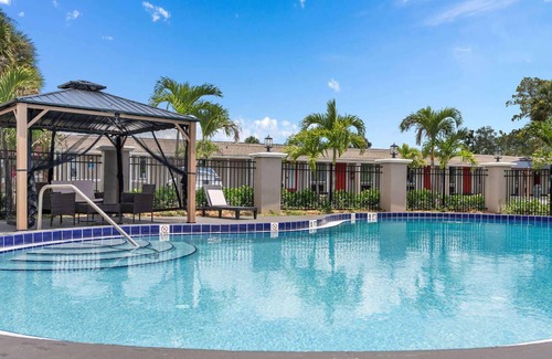 Florida Central Atlantic Coast Hotel | 49 m² Hotel ∙ 15 guests