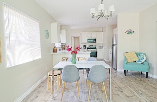 Logan Heights House | 4bd/2bth private parking, 8 min to Gaslamp, Zoo