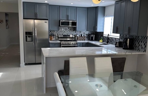Summerlin House | 4bd Home w/big sun deck, pool, BBQ, Hot tub, Pet friendly, short ride to Strip