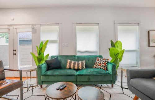 Rosewood Apartment | 4bd Luxury Retreat near Downtown w/King Bed Suite