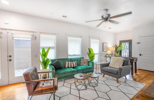 Rosewood Apartment | 4bd Luxury Retreat near Downtown w/King Bed Suite