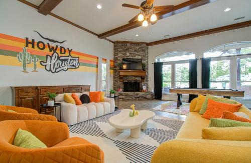 Conroe House | 4BD - Pool & Movie Theater - Lake Conroe Nearby