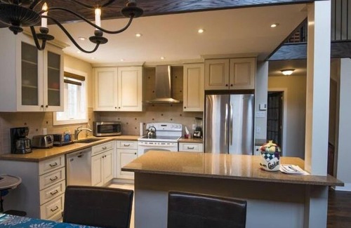 Wentworth-Nord House | 4BED/2BATH/Jacuzzi Family Lakeside Cottage