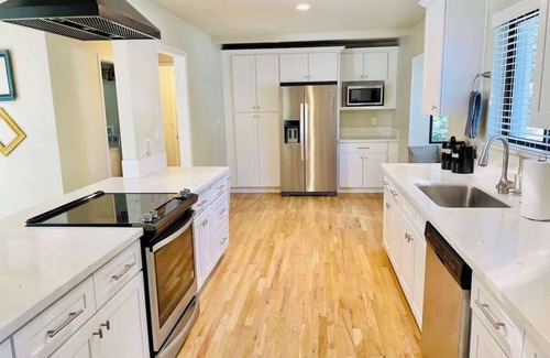 Reno House | 4Bedroom/Ranch House/6 Beds